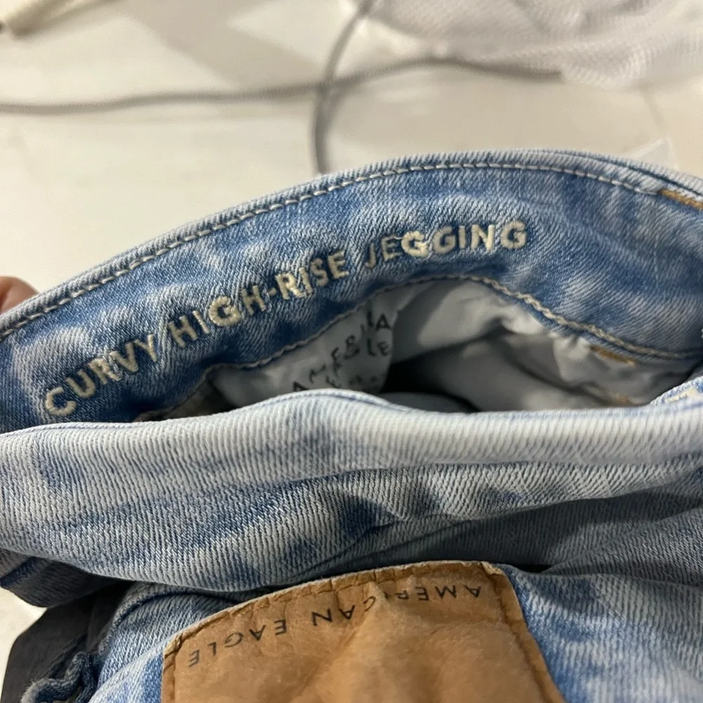 AMERICAN EAGLE DISTRESSED HIGH RISE JEGGIN 8 LONG - Picture 2 of 16
